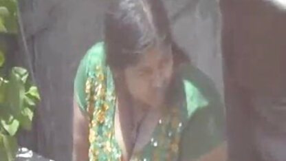 सेक्सी नीचे पहनने के कपड़ा में फुल सेक्सी मूवी हिंदी में मेलोडी मेलेंडेज़